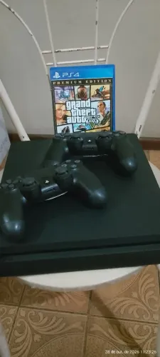 Playstation 4 Slim com 2 controles novos e 3 jogos incluídos!