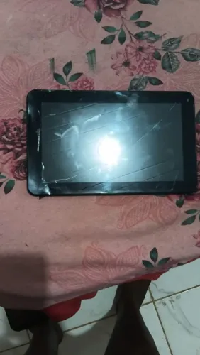 Vendo tablet pra retirar peças valor 50