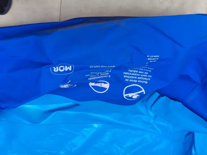 Picina usada uma única vez ,semi nova excelente , perfeita com capa nova na caixa 