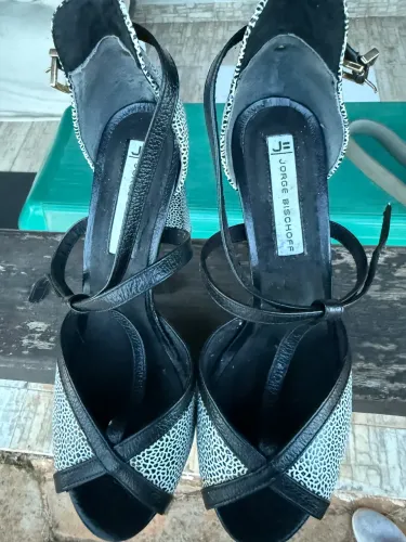 Sandália Jorge Bischoff salto alto grosso | elegante