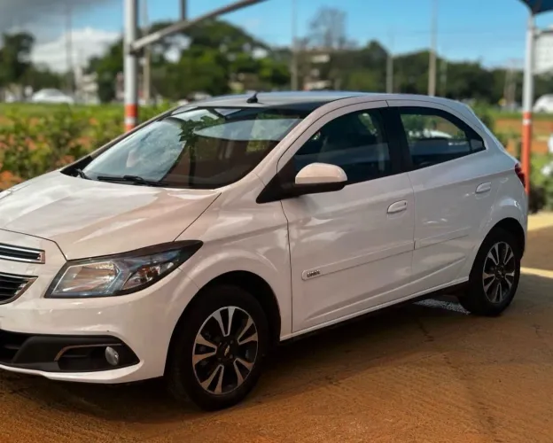Alugo carro