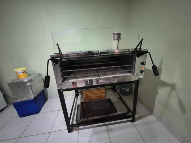 Forno Industrial elétrico Venâncio do grande 2.000 reais semi novo