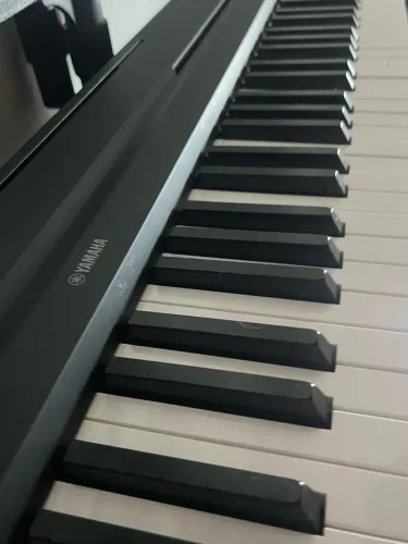 Piano digital Yamaha P-45