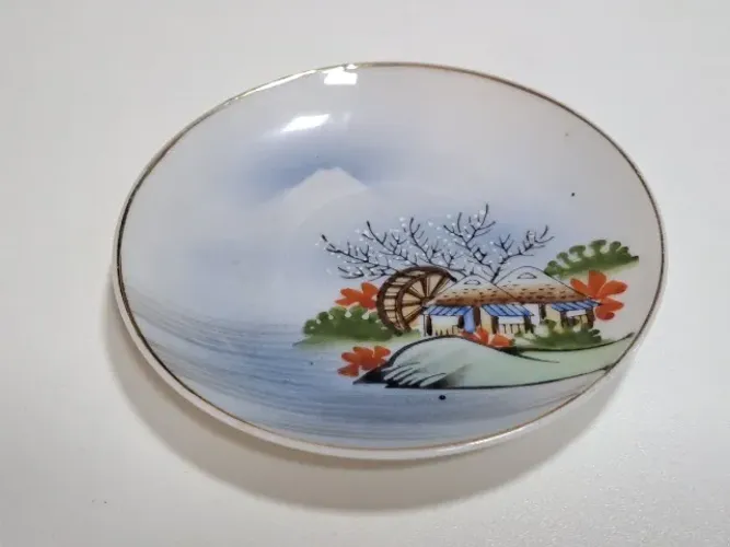 Pires Avulso -Antigo -Porcelana Japonesa Hachia Pintado à mão - 9,5cm -Ótima conservação-