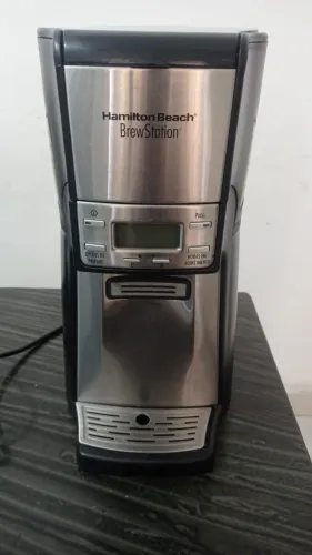 2 Cafeteiras, 1 Hamilton Beach Brew Satation e 1 Funkichen evaporadora para leite