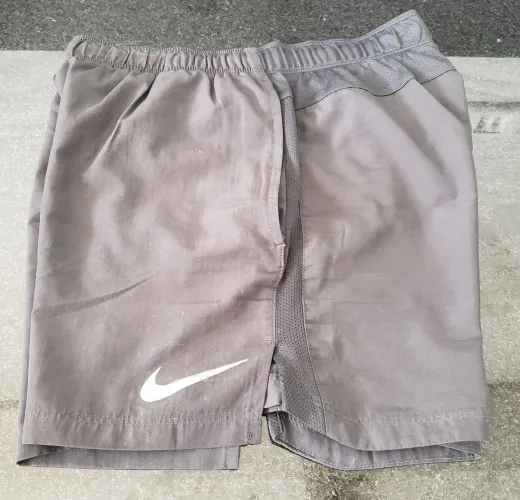 Shorts de Treino e Corrida da Marca Nike - Tamanho M