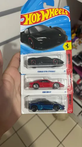 Kit 3 ferraris Hotwheels