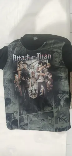 Camisa Attack on titan