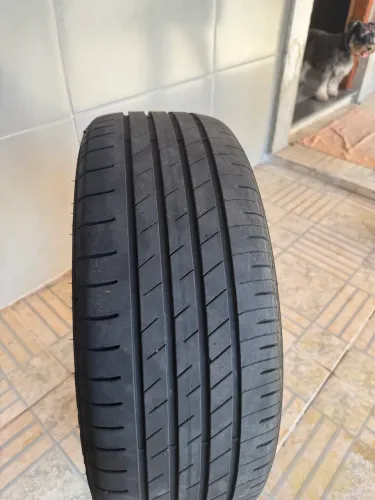 Pneu com 21 mil rodados - Goodyear Eagle Touring