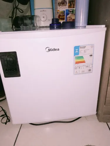 Frigobar 45L Compacto e Funcional 