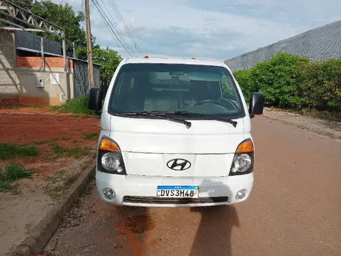 Camionete hr Guincho com plataforma de 5 metros, Carro conservado, para pessoa exigente!