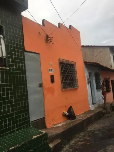 VENDO CASA NO CENTRO BAIRRO LIRA COM 1 QUARTO 1 WC SALA QUINTAL