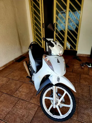Honda Biz 125 EX Flex 2013 - Rodas de Liga, Freio a Disco e Partida Elétrica
