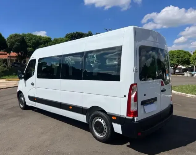 Van Master para passageiros executivos