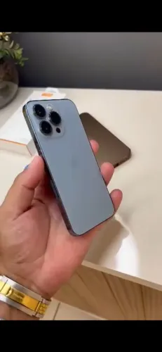 Vendo iPhone 13 Pro 128 gb sem marcas de uso acompanha película,carregador e capinha