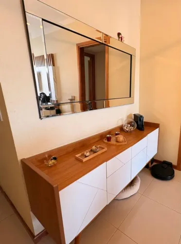 Vendo Aparador 4 portas e 2 gavetas