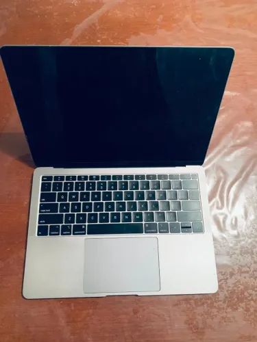 MacBook Intel i5 2018 para retirada de peças ? tela perfeita