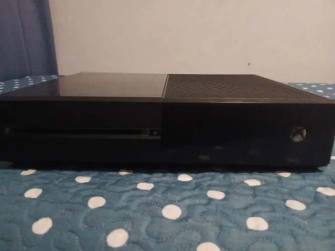 Vendo Xbox One Fat 365 GB usado e está com defeito na pasta térmica