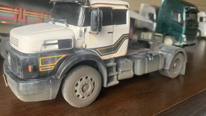 Miniatura Caminhão Mercedes-Benz