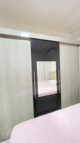 Vendo guarda-roupa de casal tamanho padrão, móvel usado mas em excelente estado de uso