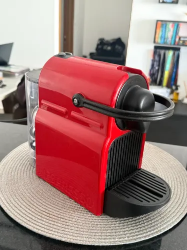 Cafeteira Nespresso Essenza Mini 220V