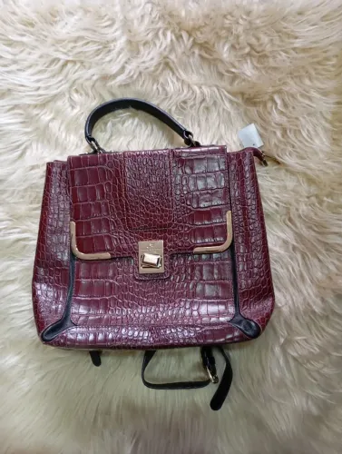 Mochila que vira bolsa semi-novo 