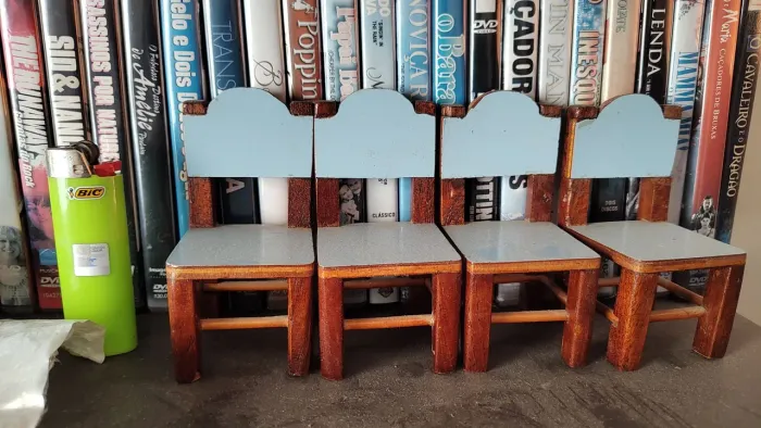 4 cadeirinhas retro para casa de bonecas mobiliário vintage 