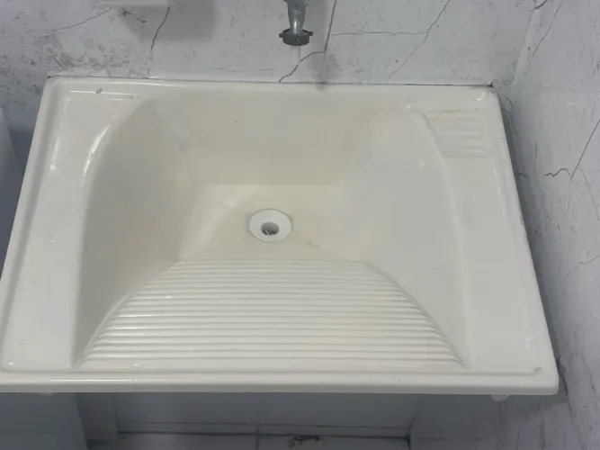 Tanque de Lavanderia em Resina Semi-Novo - Branco/Gelo