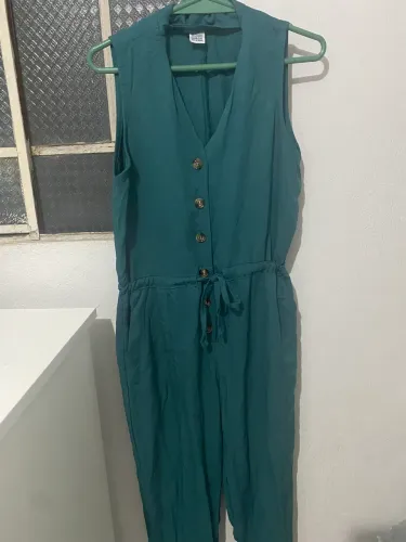 Vendo macacão verde novo