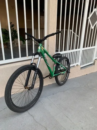Bike Gios antiga Aro 26 Montada - Kenda Flame, MT200, DDK, Peças Top