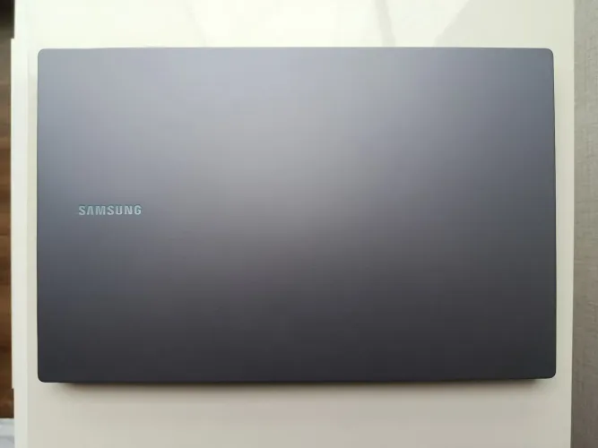 Samsung Galaxy Book4 i5 8GB 512GB SSD - Com Nota Fiscal (Menos de um ano de uso)