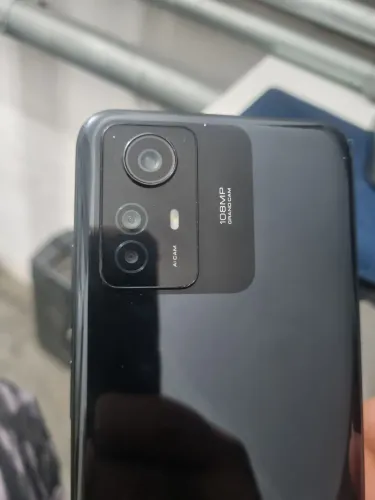 Celular tela trincada