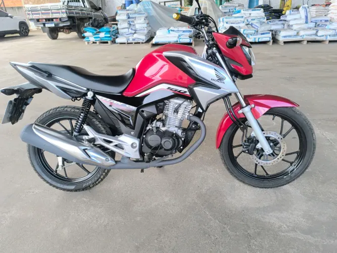 vendo ou troco essa linda Titan 160 em estado de nova 