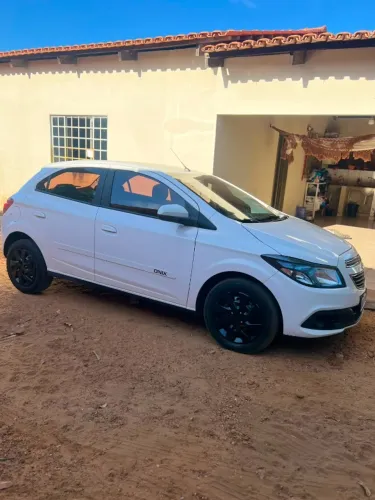 Chevrolet Onix Hatch LT 1.4 8V Flex Power Mec. 4P 2015