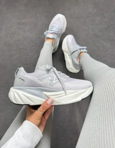 Tenis New balance Fuel Cell rebel Cinza