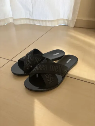 Slide Melissa Cross Preto