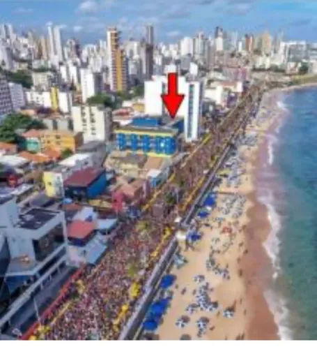 Carnaval em Salvador, flat na Barra, prédio de frente ao circuito do carnaval.