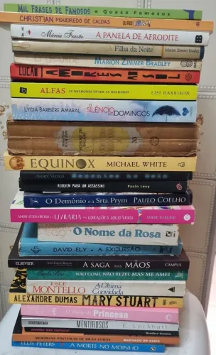 Lote Com 24 Livros Variados - Clássicos, Suspenses, YA E Romances