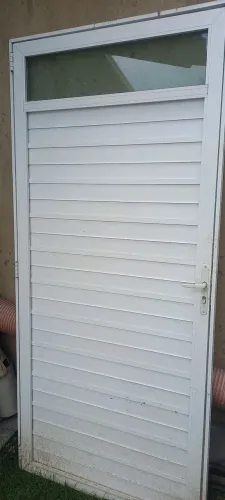 Vendo portão de alumínio 2.00 X 90