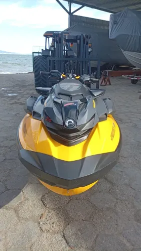 Jetski Sea-Doo RXP-X 300 2022 com carretinha - 70 horas - R$ 107.500