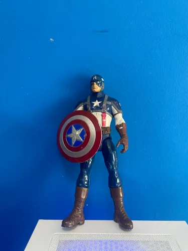 Boneco Capitão América Marvel com Escudo