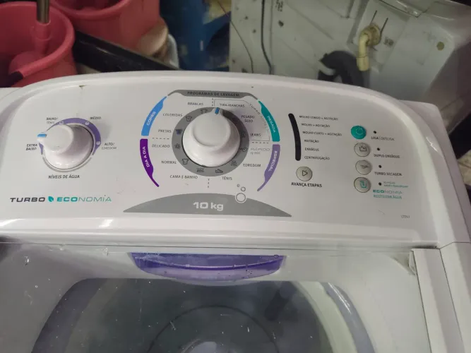 Vende se essa máquina de lavar Eletrolux 10kg