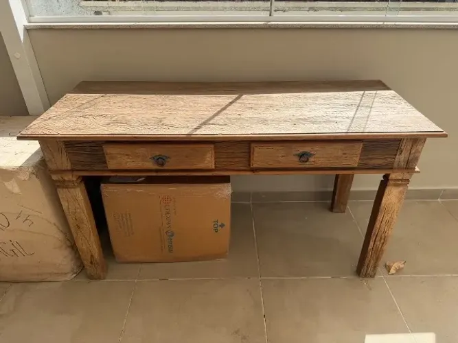 Mesa de madeira feita sob medida