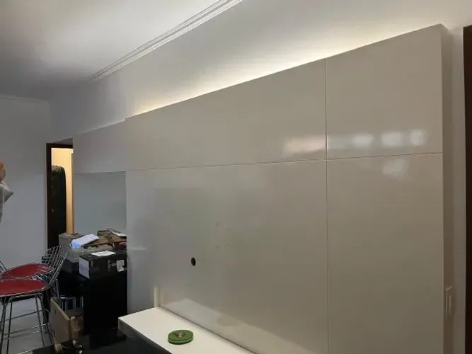 Painel para TV 4,20m com espelho de 1,60m, cor bege Super preço