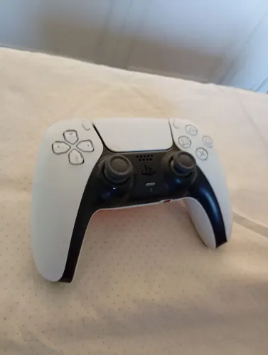 Controle PS5 seminovo totalmente revisado.