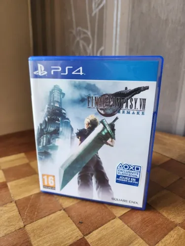 Final Fantasy VII Remake Final Fantasy VII Standard Edition PS4 Físico (edição Francesa)