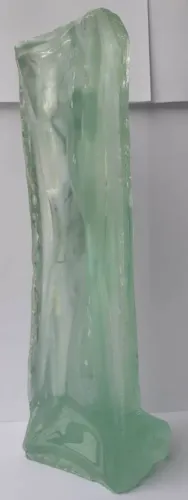 Escultura de mulher em cristal