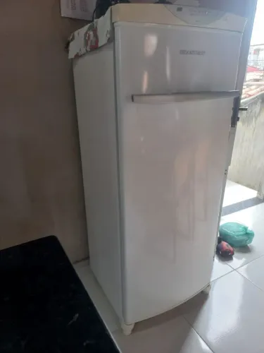 Freezer vertical com seis gavetas Brastemp 240L