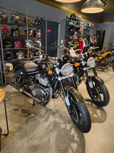 ROYAL ENFIEL SUPER METEOR 650