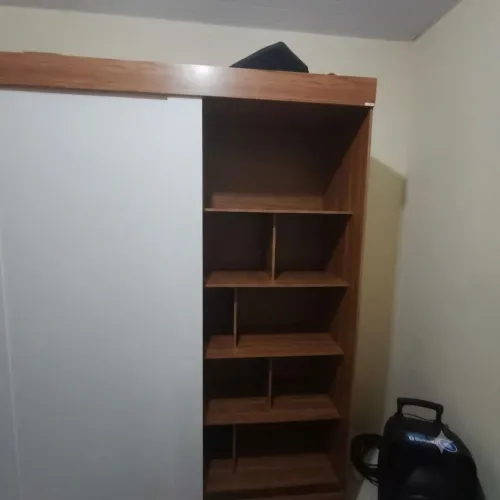 Vendo um guarda roupa de casal 